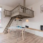 Spacious And Bright In The Center. Appartamento