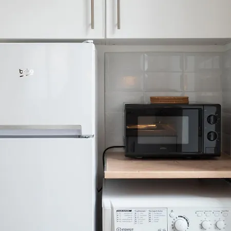 Spacious And Bright In The Center.