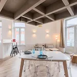 Spacious And Bright In The Center. *