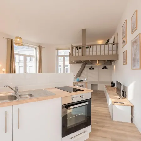 Spacious And Bright In The Center. *