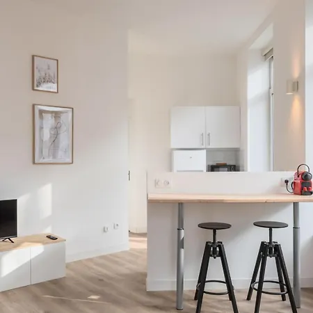 Spacious And Bright In The Center. * 릴