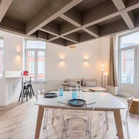 Spacious And Bright In The Center. *