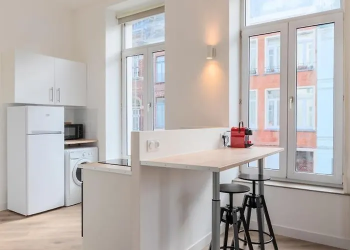 Spacious And Bright In The Center. Appartamento