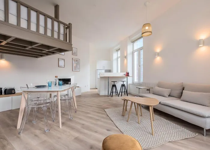 Spacious And Bright In The Center. *