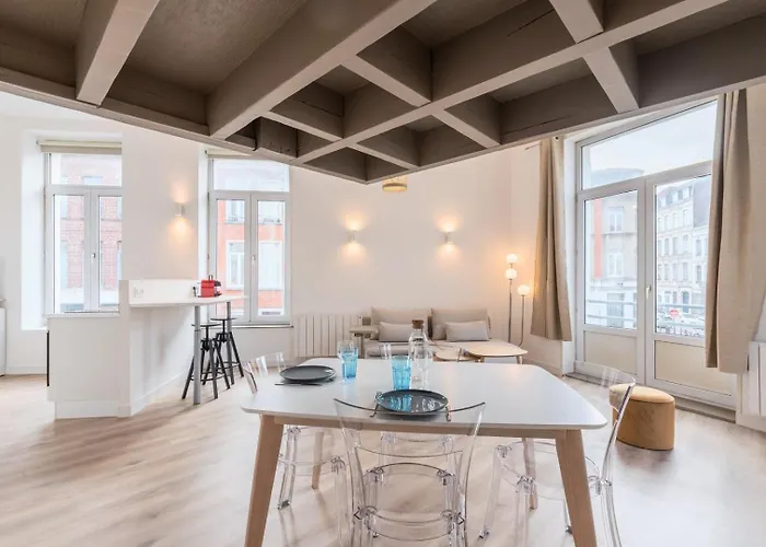 Spacious And Bright In The Center. *