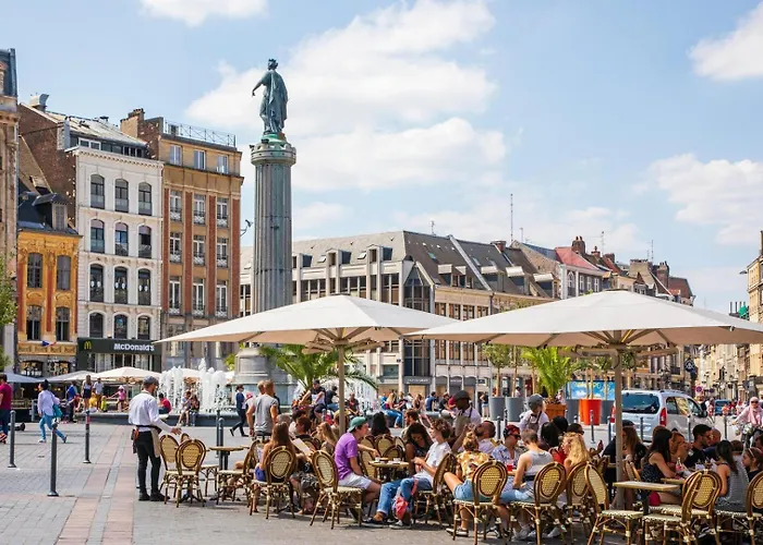 Spacious And Bright In The Center.